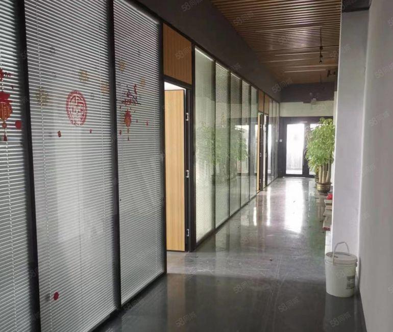 大型园区厂房出租 800平米，有装修，5吨电梯，可分租。