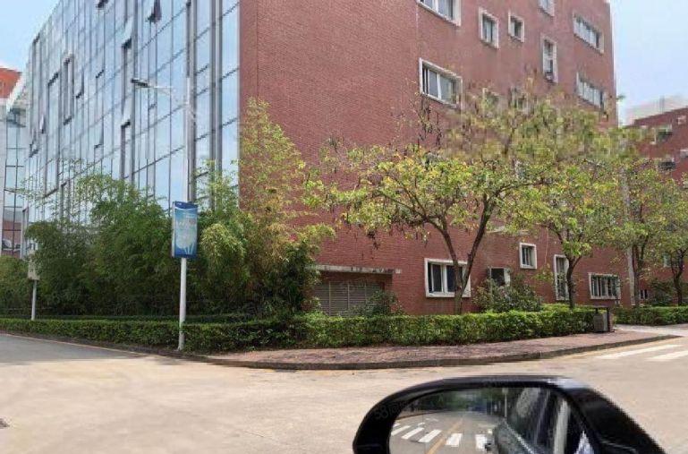 观澜桂花新出原房东带装修楼上1800平方厂房低价出租