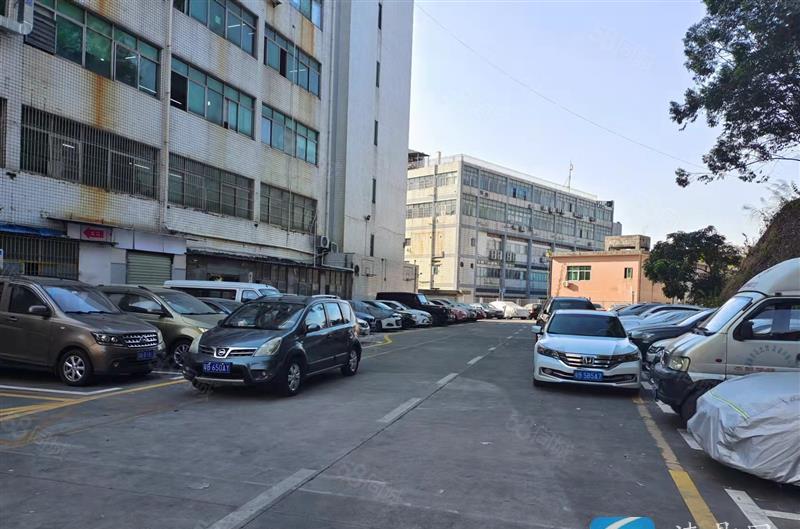 龙华地铁站一楼315平方厂房出租