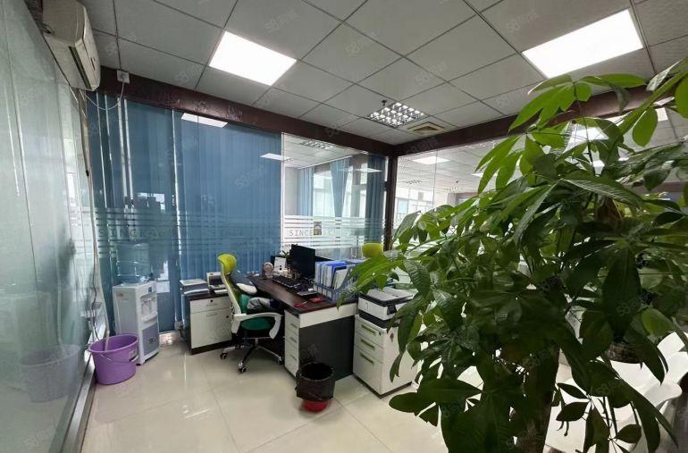 龙华大浪商业中心楼上1200平米精装修厂房无转让费出租可分租