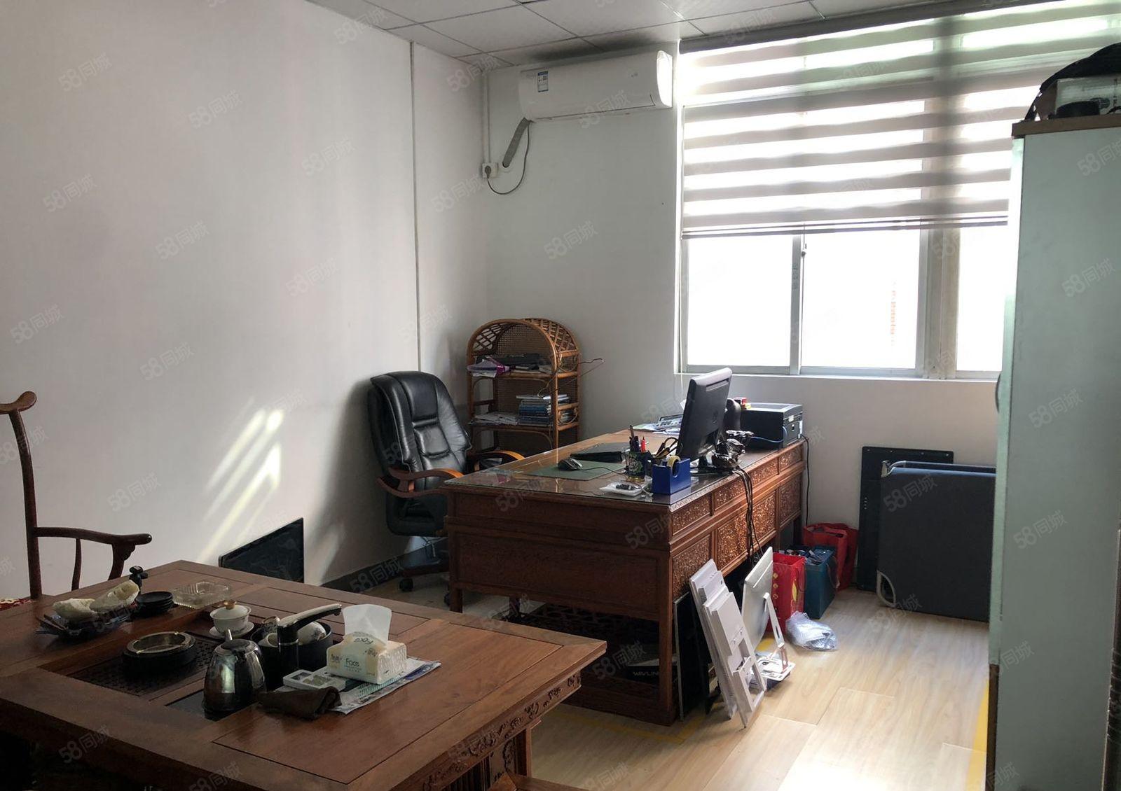 深圳龙华大浪华宁路旁原房东标准厂房整层精装修1300平米出租