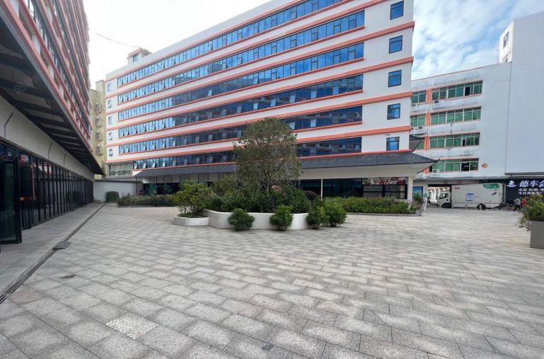 龙华地铁口560平，豪华装修，水电齐全，30块一平