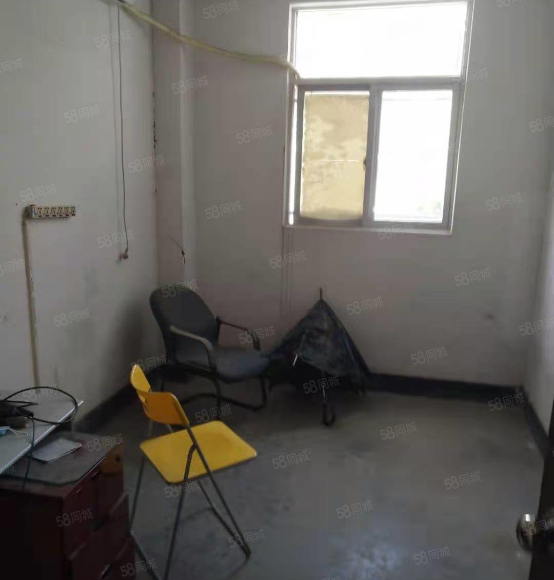 龙华厂房，仓库，交通便利，近龙胜地铁站，公交车总站，福龙路旁