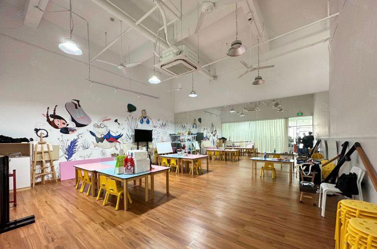 大浪商业中心新出500平方，精装修办公室，培训，研发厂房招租