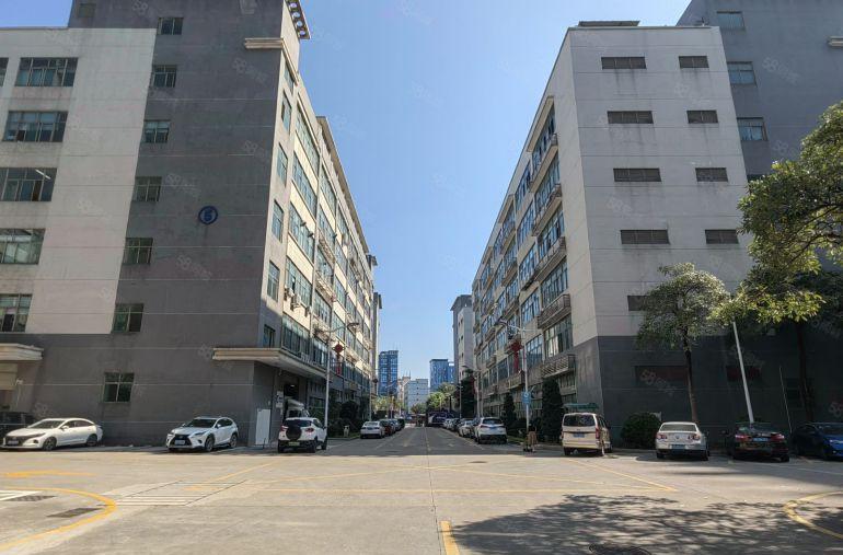 龙华民治地铁口楼上1000平精装修厂房低价出租仓库出租可分租