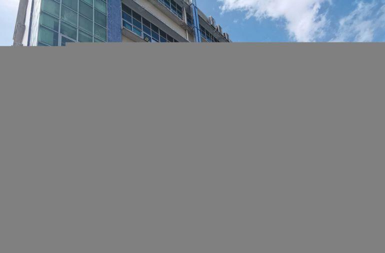 清湖与观澜交界处，竹村地铁口附近楼上带装修厂房出租，可分租