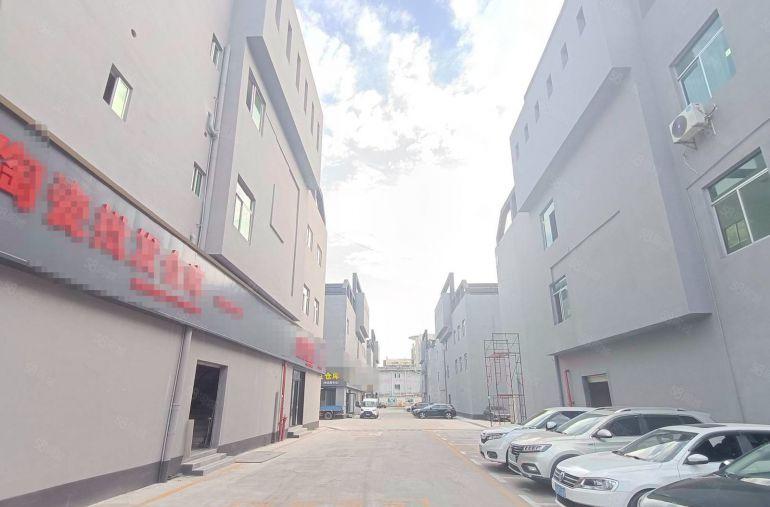 300起租 观澜红本工业园一二楼各2000平厂房出租实际面积