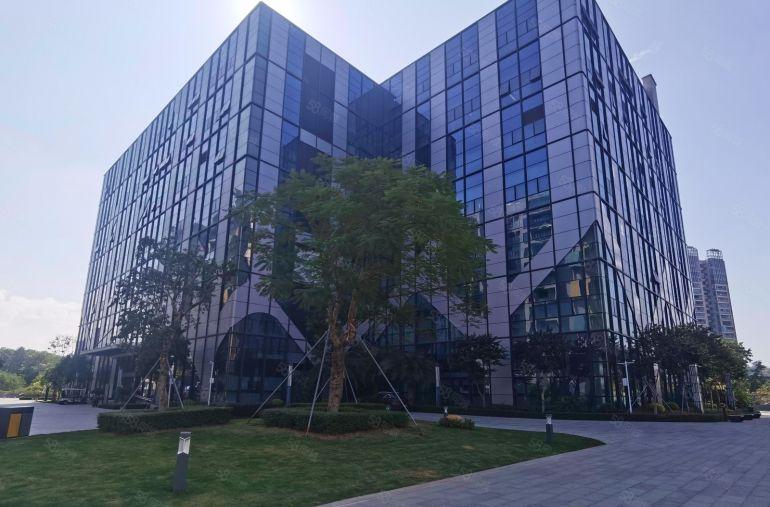 观澜地铁口原房东5000平厂房出租带现成装修100平起可分租