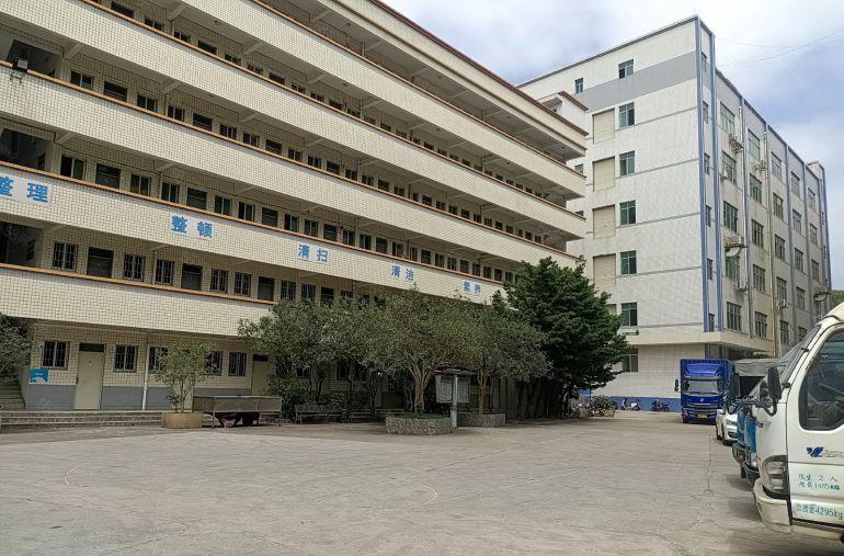 龙华大浪阳台山地铁口附近独栋6000平可分租200平超大空地