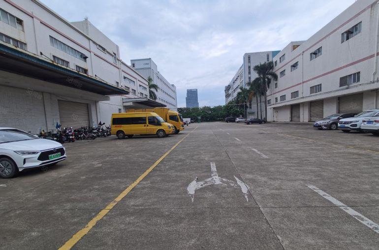 龙华观澜高速路口2000平原房东厂房办公仓库出租卸货平台分租