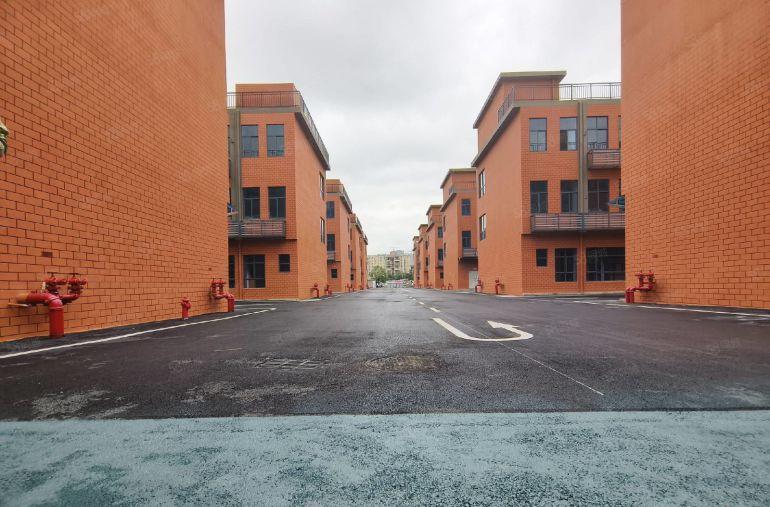 龙华三联村委十栋独栋厂房出租每栋1300平实际面积出租空地大