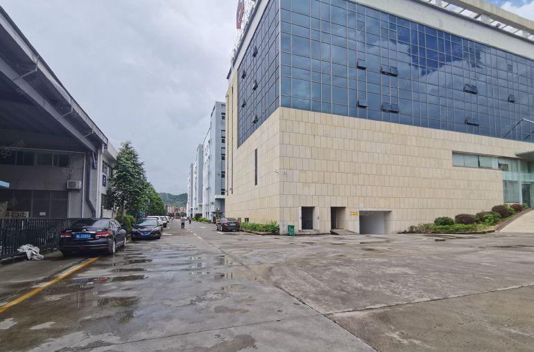 观澜同富裕原房东独门独院厂房仓库实际面积出租8000平可分租