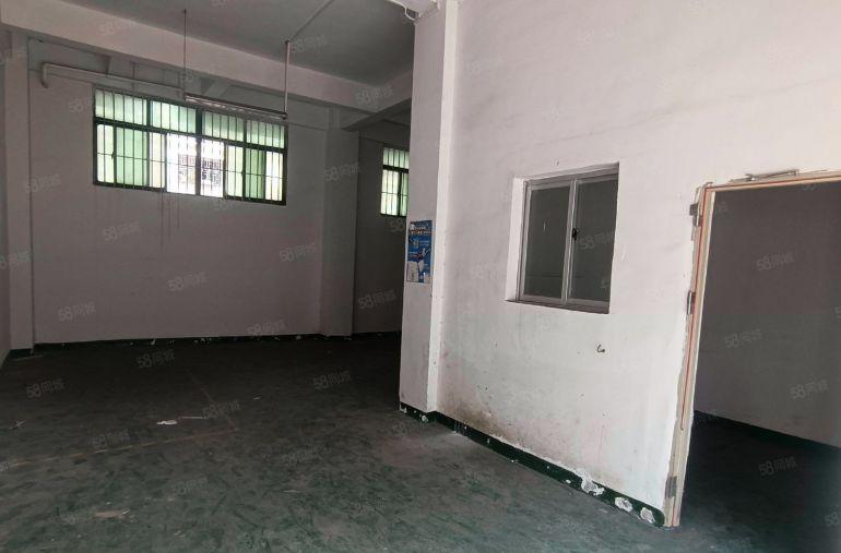 龙华元芬地铁口附近一楼160平 水电齐全