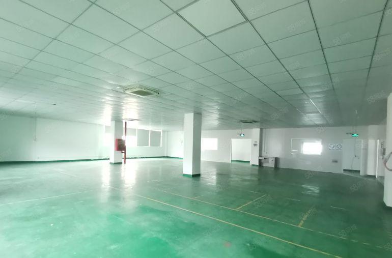 龙华观澜主干道边地铁口工业园楼上标准精装修厂房2000平！