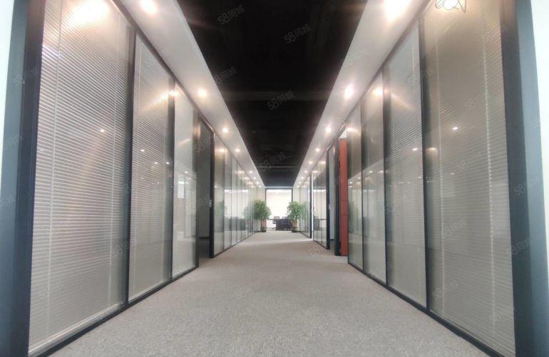 龙华大浪高新企业孵化基地精装修带齐家私1400平，可申请补贴