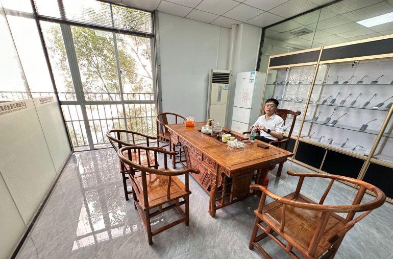 观澜章阁原房东楼上1500平精装修水电齐全红本厂房仓库出租