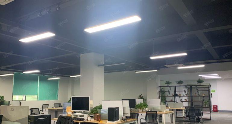 龙华地铁口旁产业园500平起租精装办公厂房出租价格低可分租