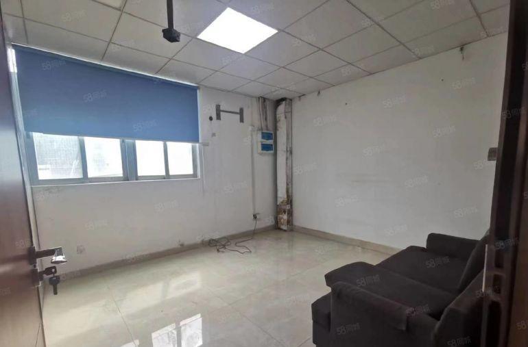 龙华大浪南路厂房290平，3加1玻璃隔间