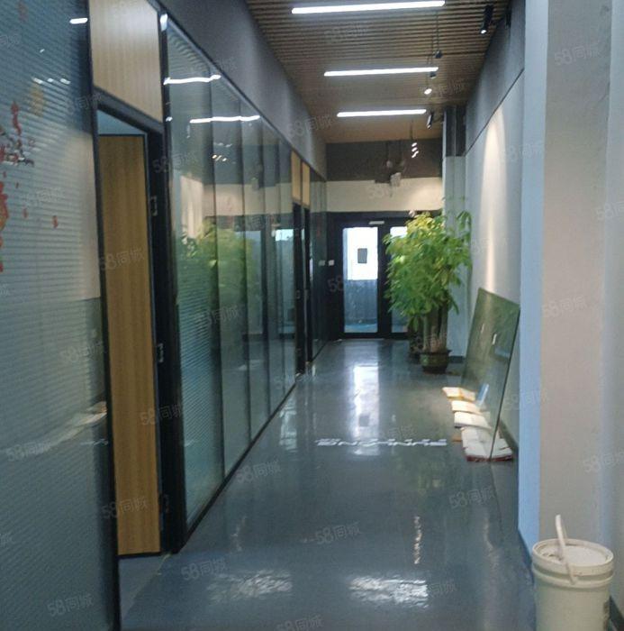 大型园区厂房出租 800平米，有装修，5吨电梯，可分租。