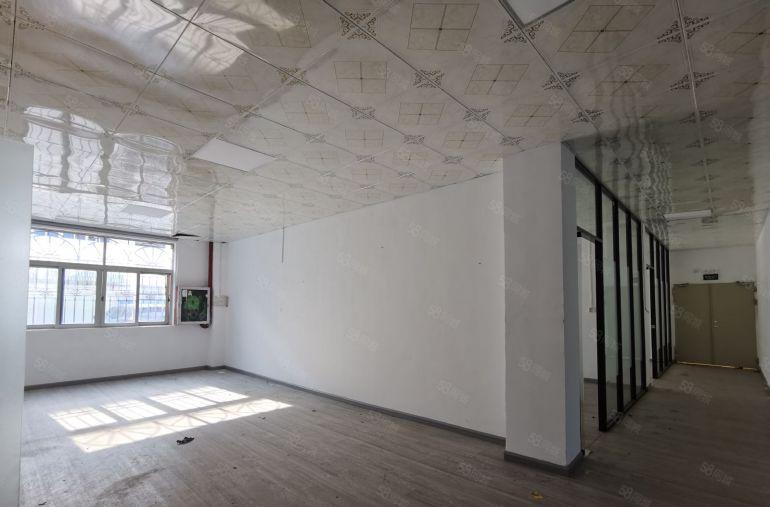 观澜牛湖地铁口附近一楼厂房出租带装修水电齐全900平米可分租