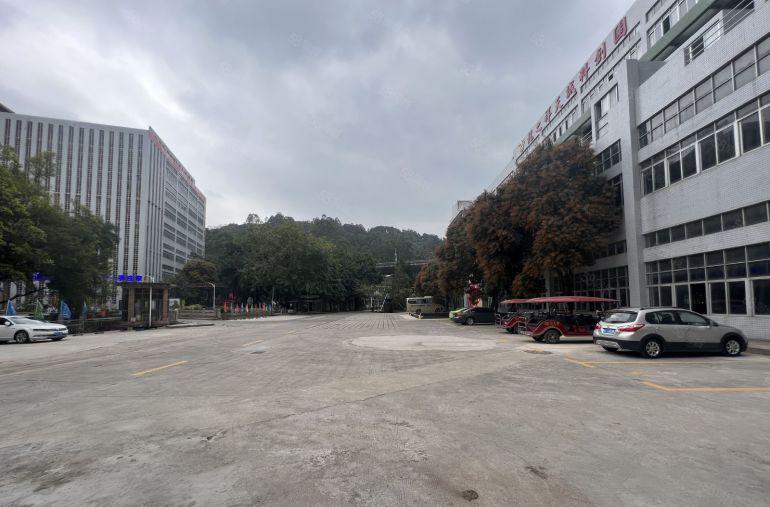 龙华元芬地铁口高6米厂房3000平方仓库出租带卸货平台好招工