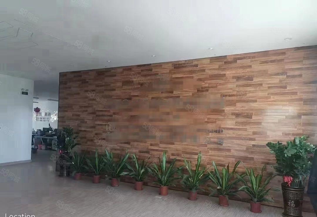 龙华清湖大型电商园楼上1680平带精装修厂房仓库出租可分组