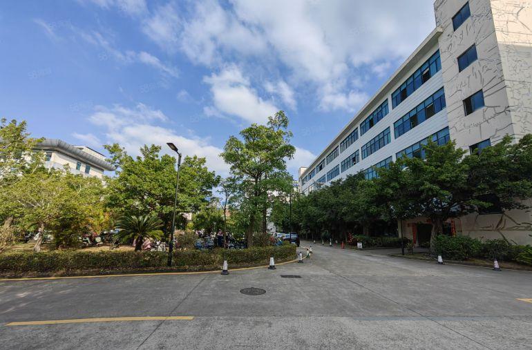 2000平起龙华大浪独门独院原房东厂房10000平出租交通方