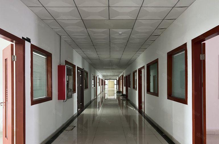 龙华大浪红本厂房2700平方无尘车间出租带精装修办公室好招工