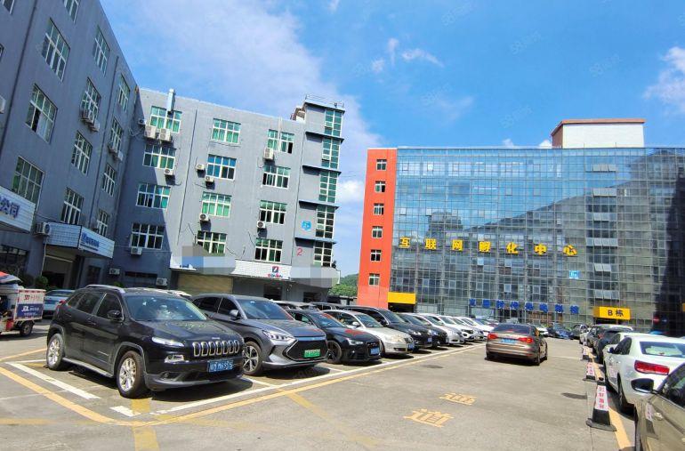 龙华观澜地铁站附近楼上500平方精装修办公室厂房仓库出租