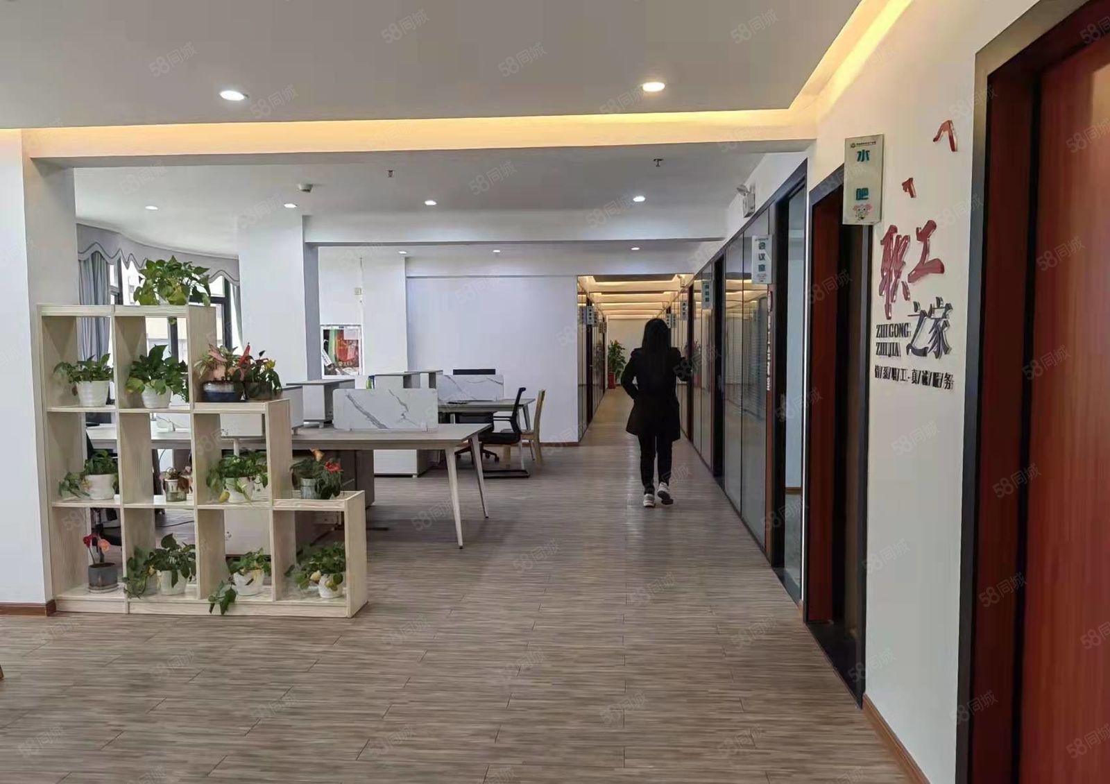 龙华大浪商业中心附近新出整层863平精装修标准厂房，免转让费