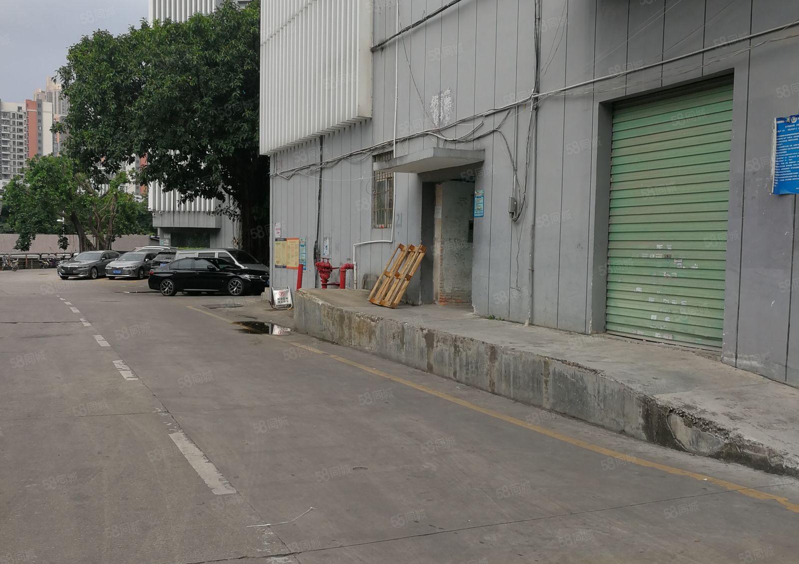 龙华厂房，交通便利，安全可靠，近龙胜地铁站，靠近福龙路辅路旁