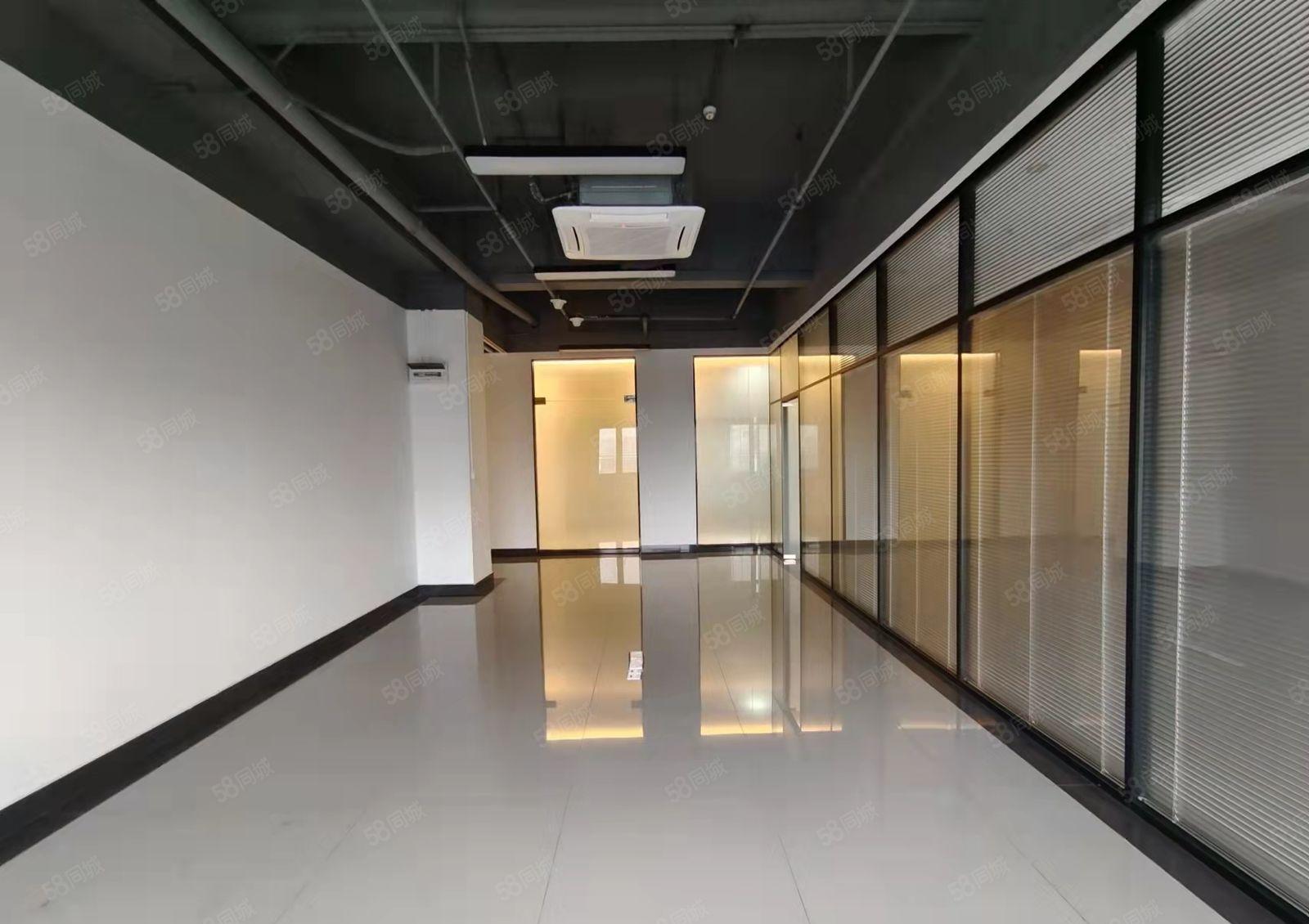 民治优城中心附近新出精装厂房558平招租，带家私空调