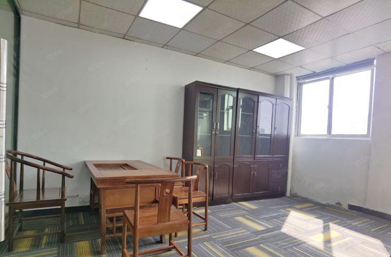 大浪厂房办公室出租， 带家具小面积，方正朝南