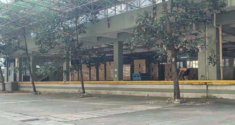 龙华元芬新出一楼2万平厂房出租，带卸货平台，大小可分租。