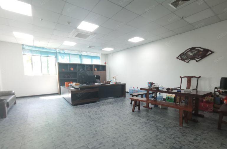 观澜桂花工业园楼上整层2245平，豪华装修办公室，园区形象佳