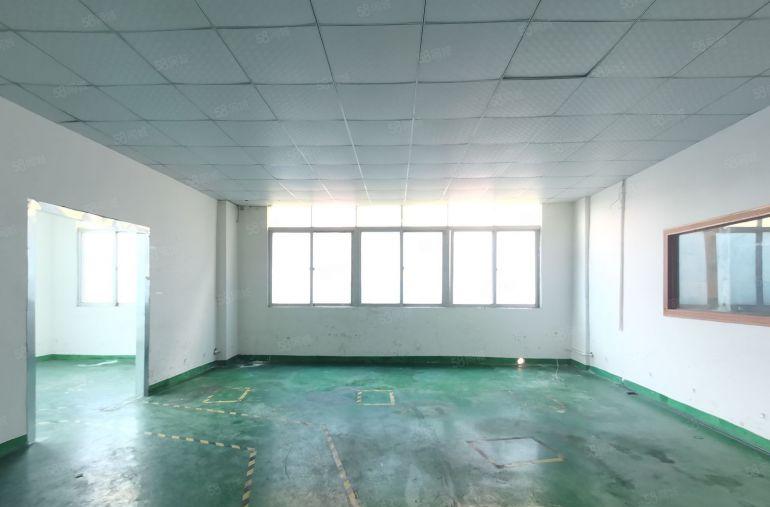 观澜主干道边工业园三楼标准厂房600平，带装修办公室，好招工