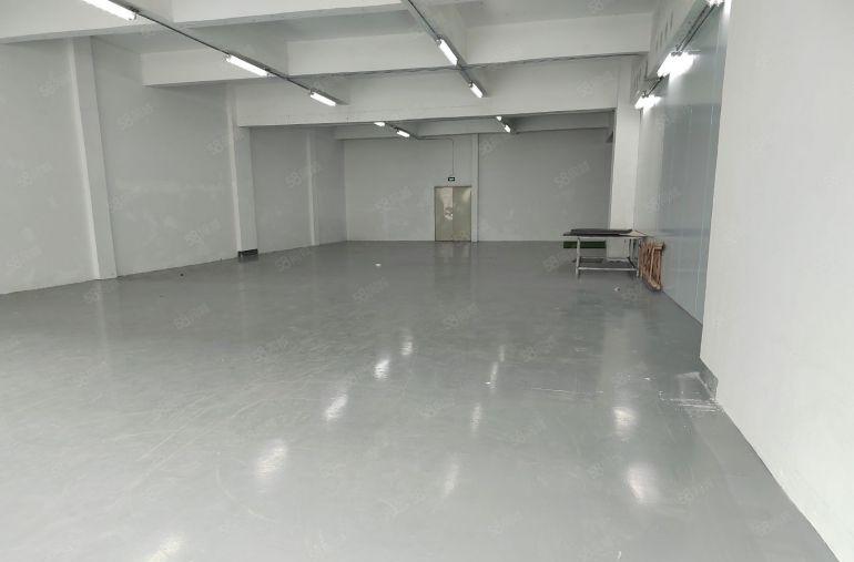 观澜樟坑径轻轨站边700平楼上精装修红本厂房仓库出租水电齐全