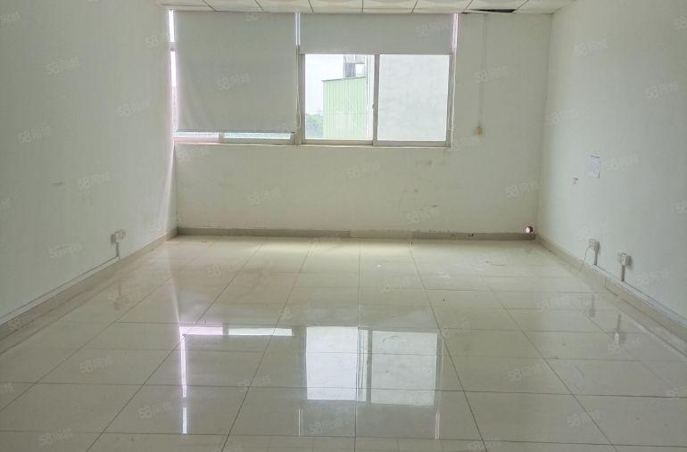 大浪一手独院10000平方空地约4000平方，好停车合同8年