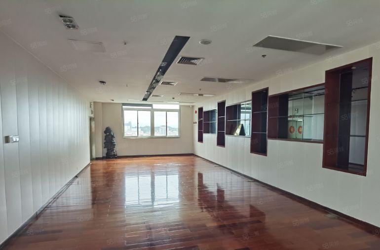 观澜高速口豪华装修厂房出租1200平方，客货梯分离，实际面积