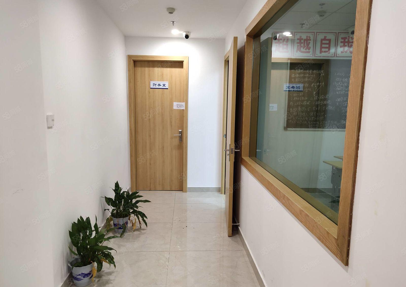 油松精装修办公室出租整层800平方水电齐全使用率高