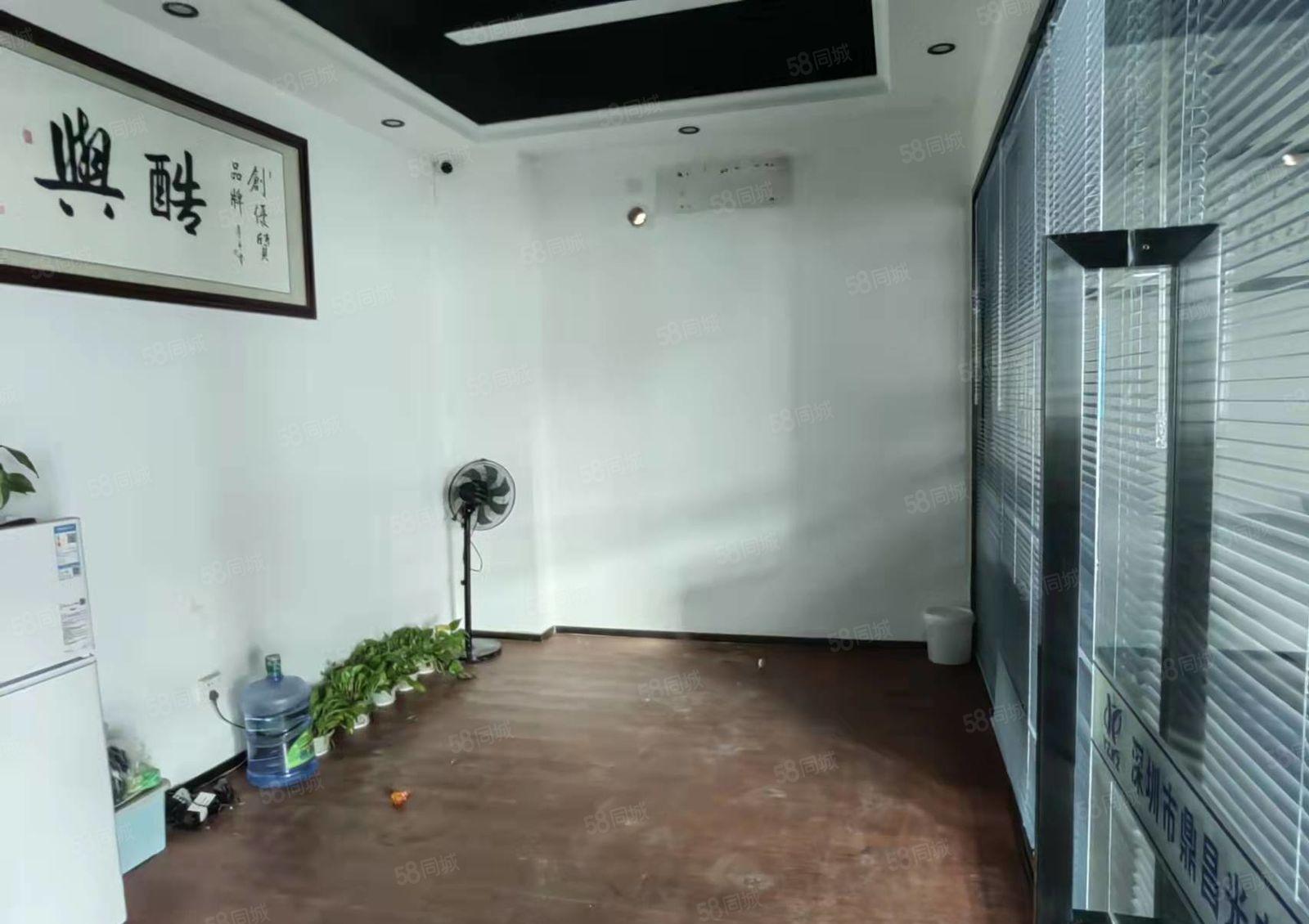 深圳龙华大浪新出高速口楼上800平精装厂房出租