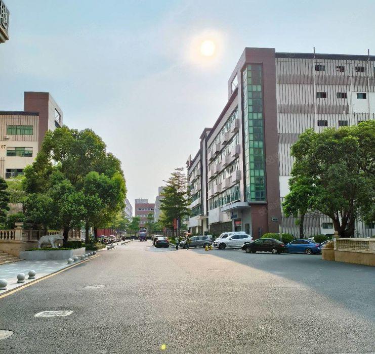 300平起租丨龙华民治地铁口新出2000平带装修厂房仓库出租