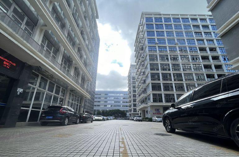 龙华原房东大型科技园新空楼上1000平方精装修可分租合同5年