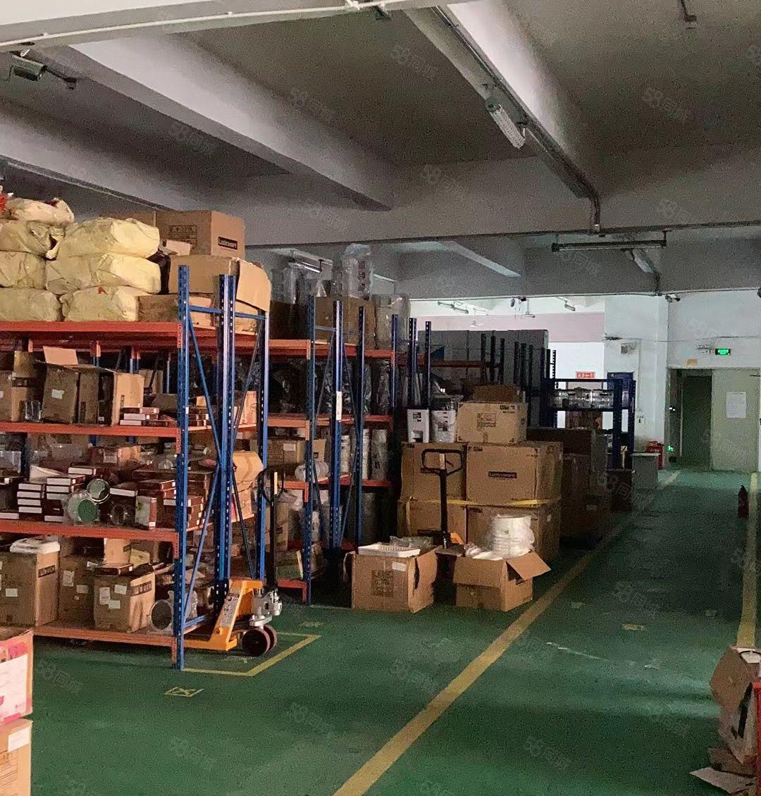 龙华仓库，厂房出租，近地铁站，有公交车总站，靠福龙路