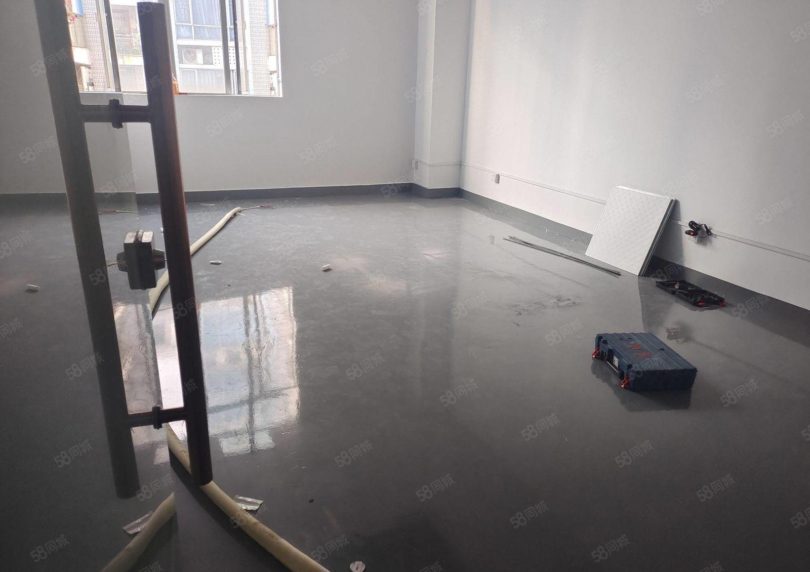 龙华大浪精装修办公室出租，现成办公室仓库100起租