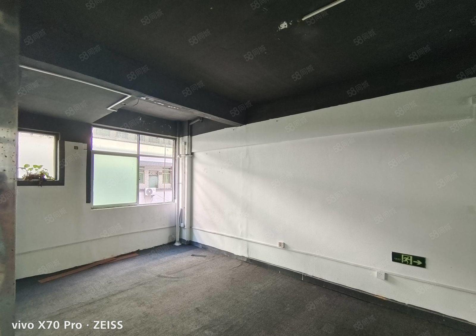 龙华大浪浪口附近新出楼上240平厂房出租