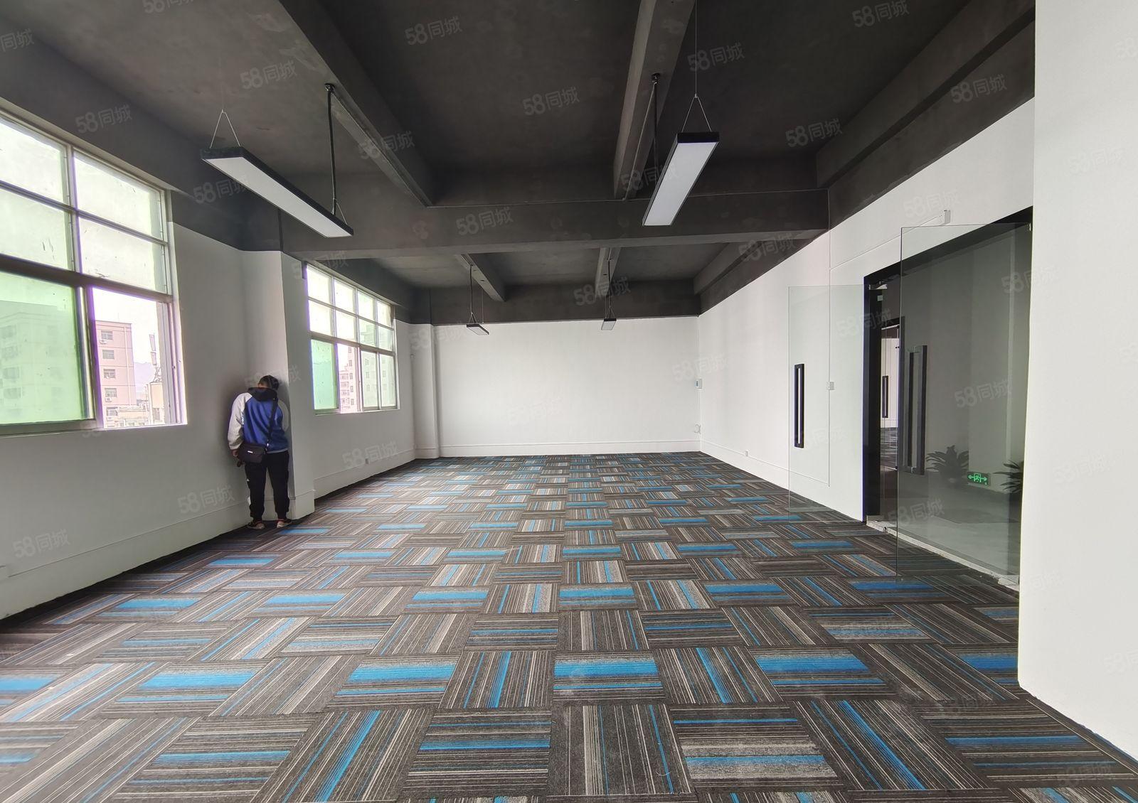 大浪商业中心附近新出小面积厂房60平招租，租金1800元