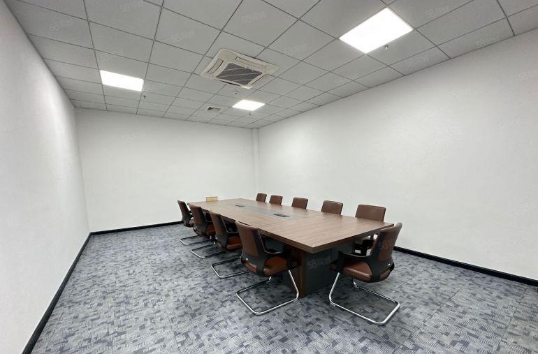 龙华观澜桂花地铁口楼上整层精装修2200平米厂房出租