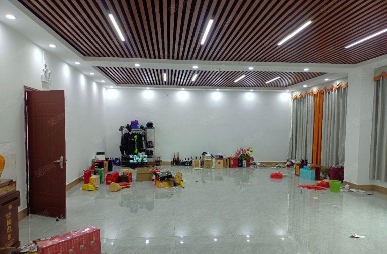 观澜牛湖地铁口2000平方原房东精装修红本无尘厂房出租可分租