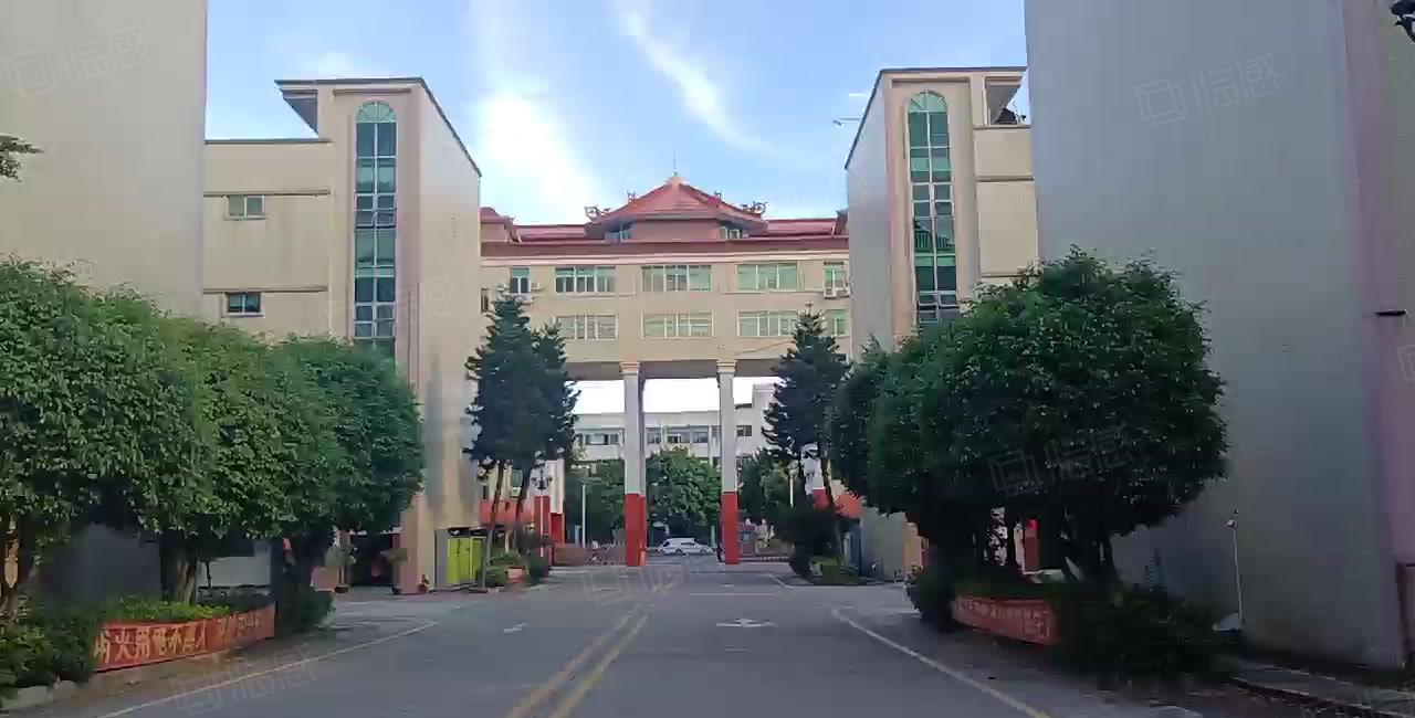 原房东直租 观澜地铁口旁一楼900平厂房带办公室100平起分